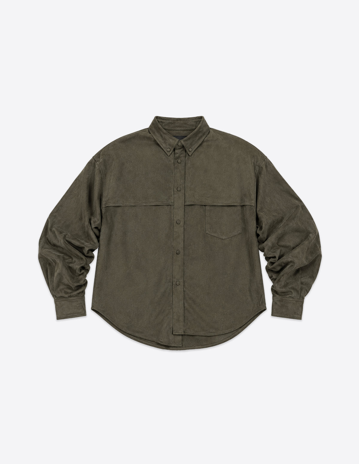 Camisa oversize caqui efecto ante en vista frontal.