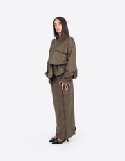 Camisa oversize caqui efecto ante en modelo vista frontal.