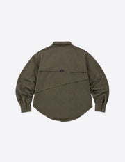 Camisa oversize caqui efecto ante con doble canesú asimétrico en vista trasera.