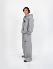 Sudadera oversize unisex gris de WAENN vista de perfil, con capucha y pantalón a juego