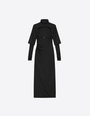 Vestido largo negro de WAENN con espalda abierta, detalle de fruncidos y doble manga