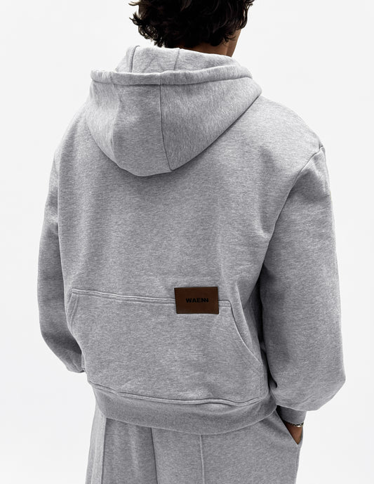 The Signature Hoodie, sudadera oversize unisex gris de WAENN, vista de espalda